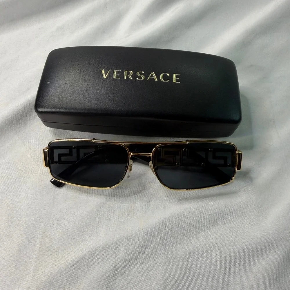 Versace MOD 2257 1002/87 Greca Gold Black Rectangular Sunglasses Italy Case
